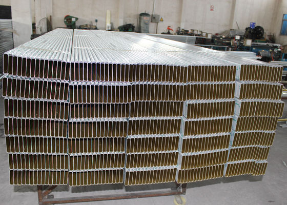 Silver Grey PVDF Painting U84R Aluminum Sun Shade System , Sun Blocking Metal Louver